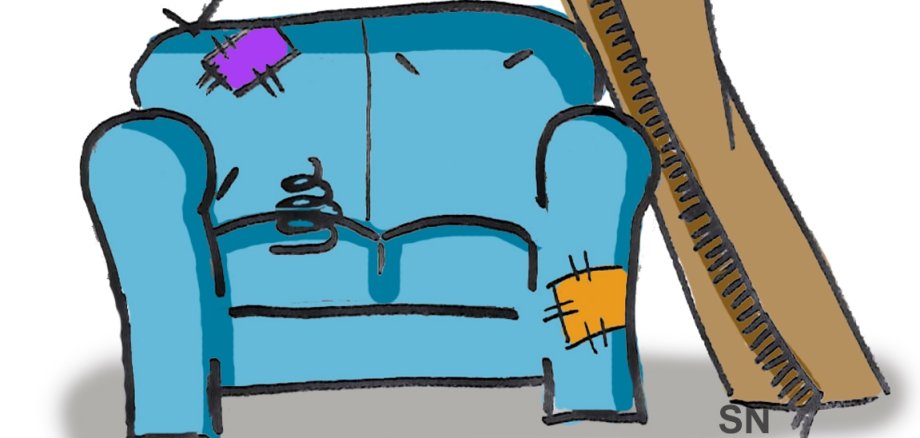 Comic eines blauen alten Sofas und eines zusammen gerollten Teppichs