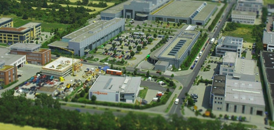 Luftbild auf das Gewerbegebiet Ost mit der Druckerei im Vordergrund