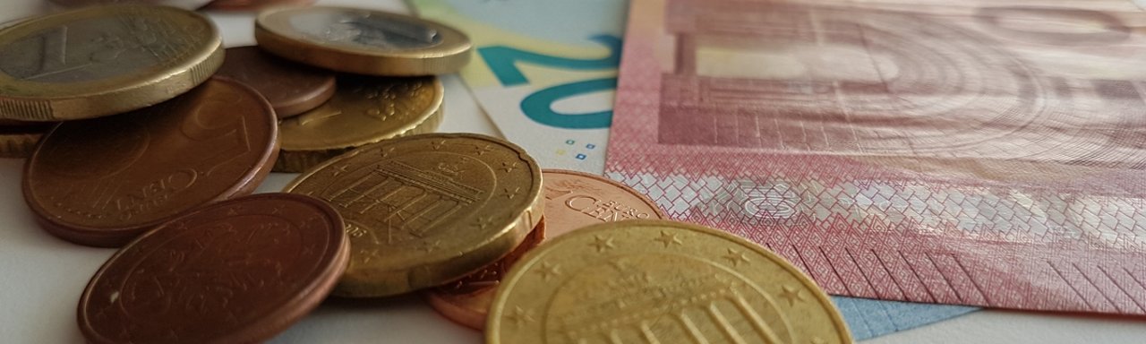 Geldscheine und Euro-Münzen