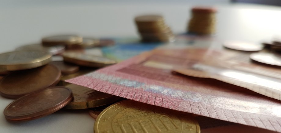Geldscheine und Euro-Münzen