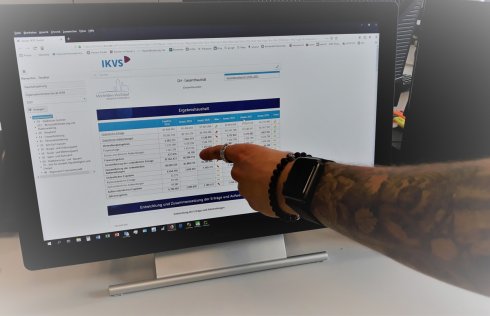 Der digitale Haushalt der Stadt Mörfelden-Walldorf auf einem Computerbildschirm
