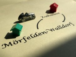 Zweitwohnsitz mithilfe von Spielfiguren dargestellt