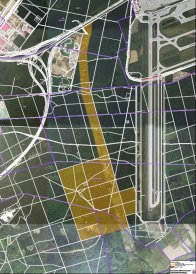 Luftbildaufnahme der Heidelandschaft neben der Startbahn West