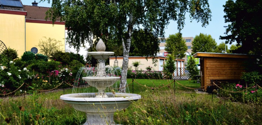 Brunnen im Rosengarten