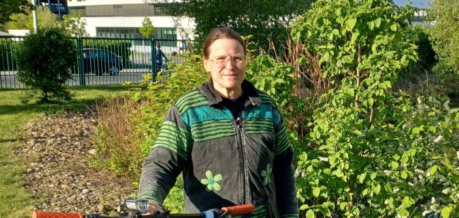 Silke Baumann mit Fahrrad