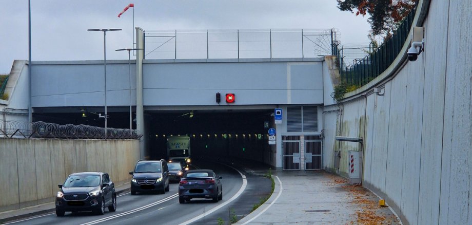 Flughafentunnel - 1 Flughafentunnel - 1