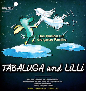 Tabaluga, der Drache steht auf einer Wolke und reicht Lili, einem weiß gekleideten Mädchen mit schneeweißer Haut, das von oben herab fliegt, die Hände